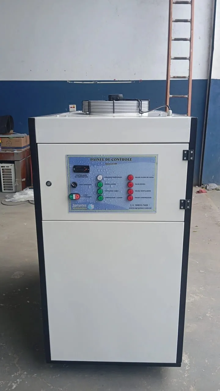 Spryn 22 — chiller industrial 22.000 kcal/h, foto real