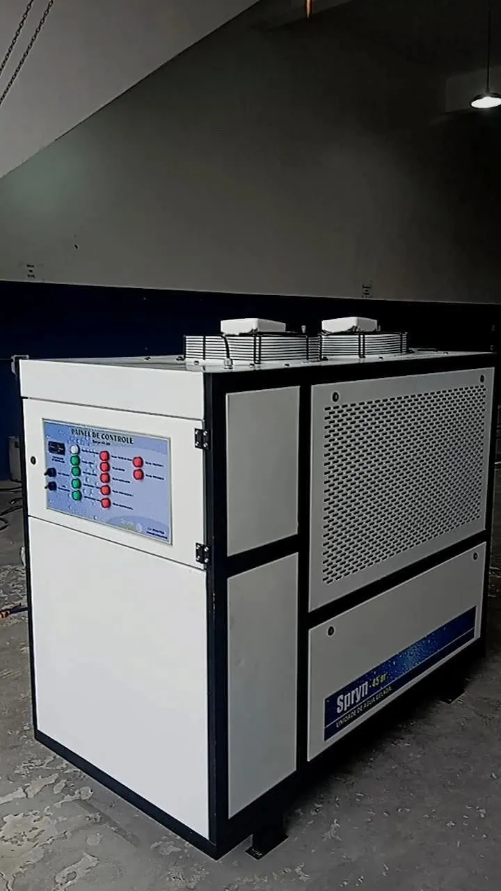 Spryn 45 — chiller industrial 45.000 kcal/h, foto real