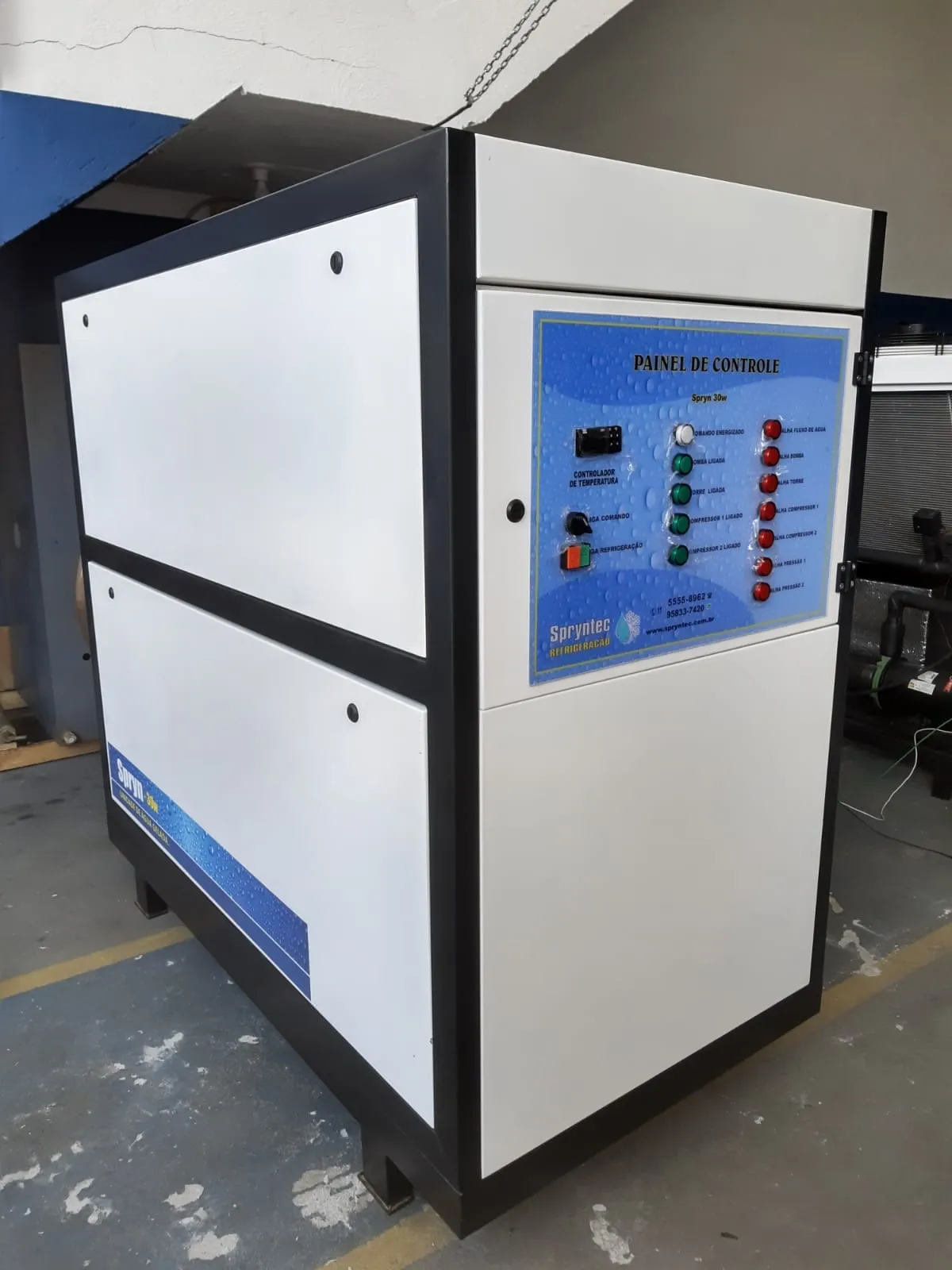Spryn 30 — chiller industrial de 30.000 kcal/h fabricado pela Spryntec em Guarulhos